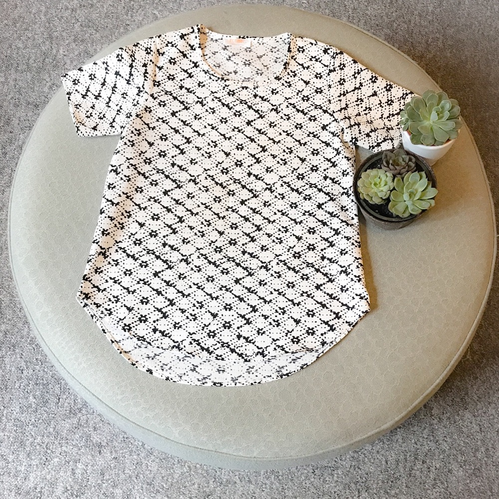 RENEE C. White and black patterned top